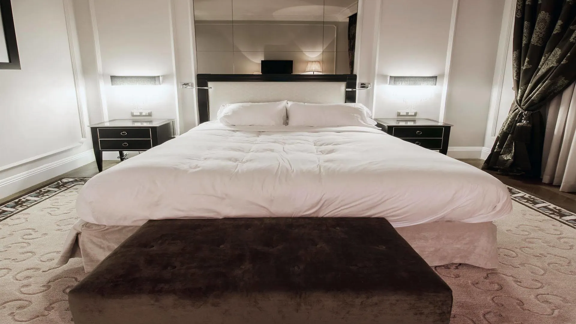 Safehouse Suites Manhattan New York Hotel