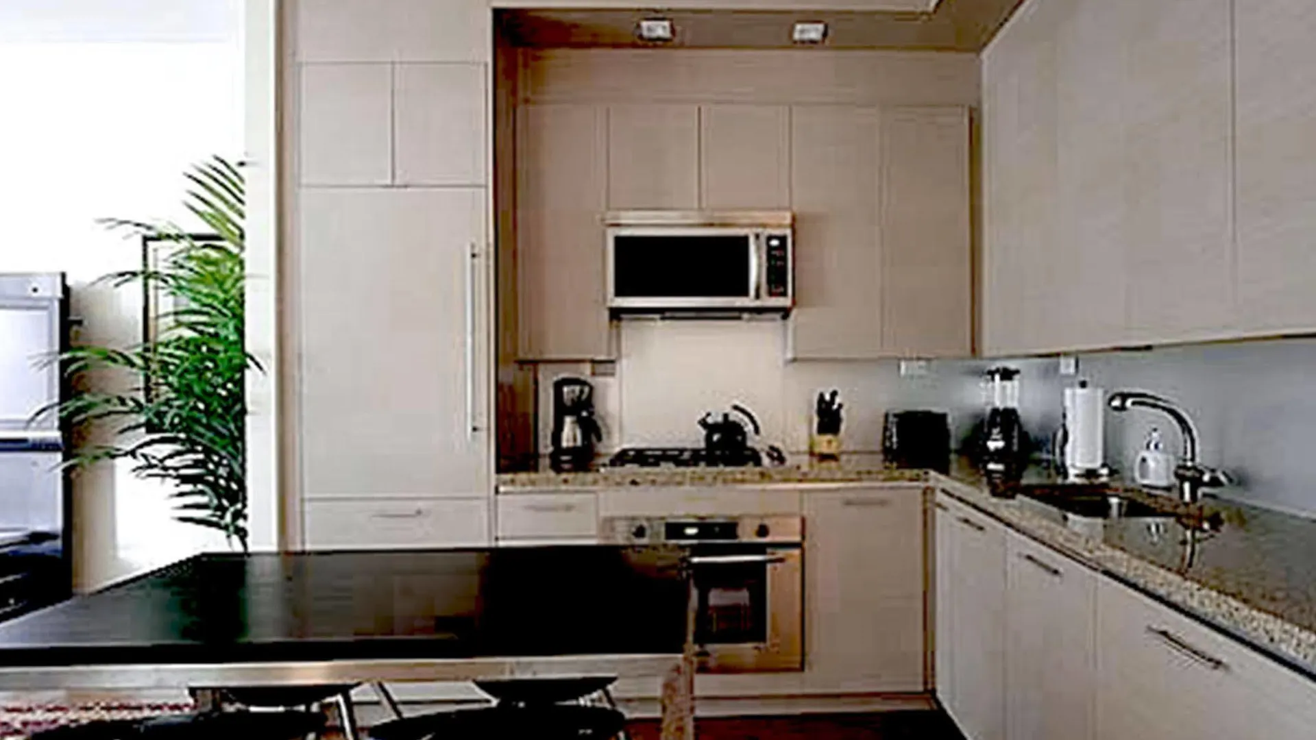 Safehouse Suites Manhattan New York Hotel