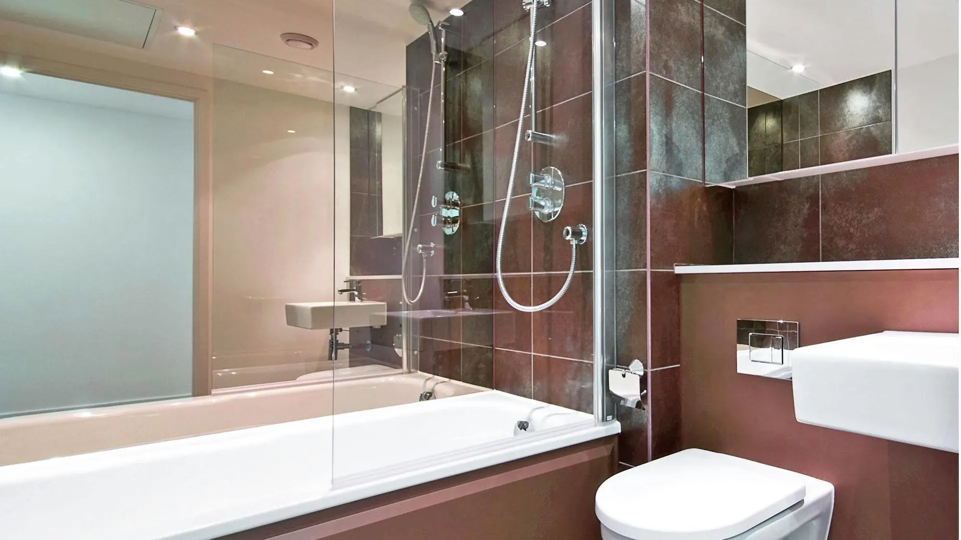 Safehouse Suites Manhattan New York Hotel